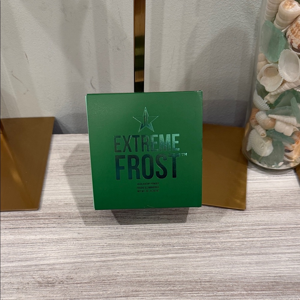 Jeffree Starr Extreme Frost Highlighter Cold Hard Cash
NWT- in box